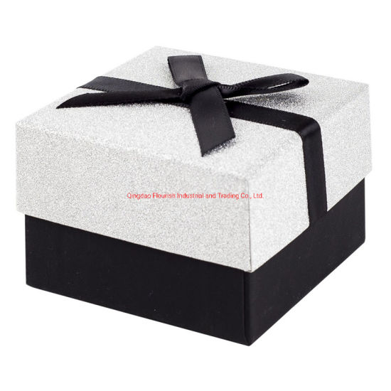 Boîte d'emballage de cadeau d'anniversaire de mariage en carton laminé mat haut de gamme avec fleur à la main