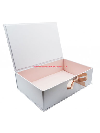 Boîte d'emballage de cadeau de robe de filles de carton de couleur blanche pure