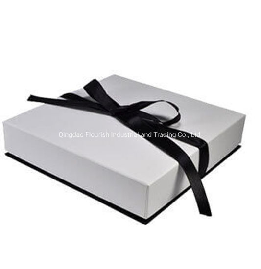 Boîte d'emballage de cadeau de sucrerie de chocolat spécialement conçue polychrome avec fermeture de ruban