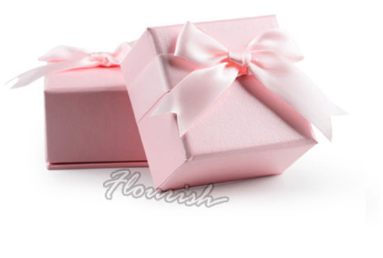 Boîte d'emballage de cadeau de sucrerie de chocolat spécialement conçue polychrome avec fermeture de ruban