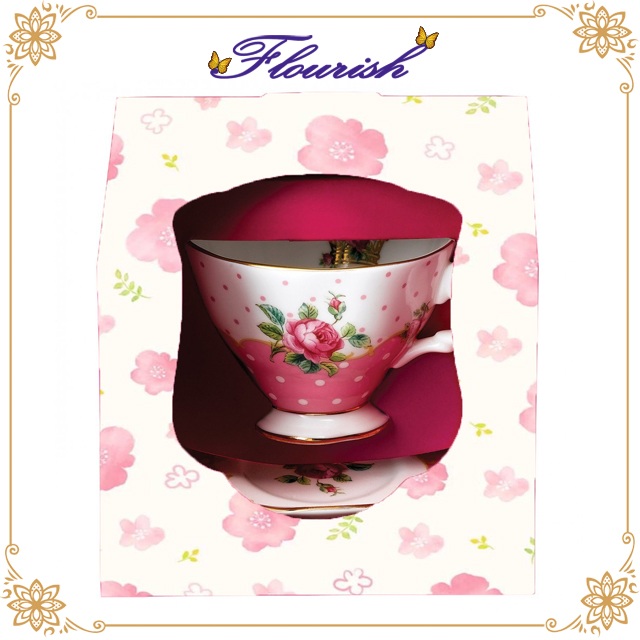 Fleur imprimant la tasse rose de thé de carton et la boîte d'affichage de cadeau de soucoupe
