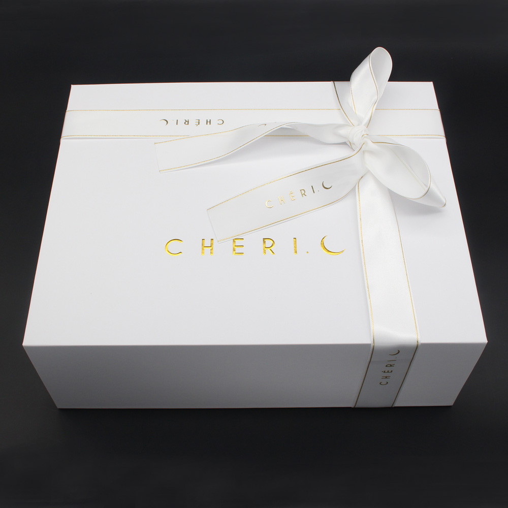 Boîte d'emballage en papier pliante de couleur blanche de luxe en gros de fabricant de la Chine avec ruban
